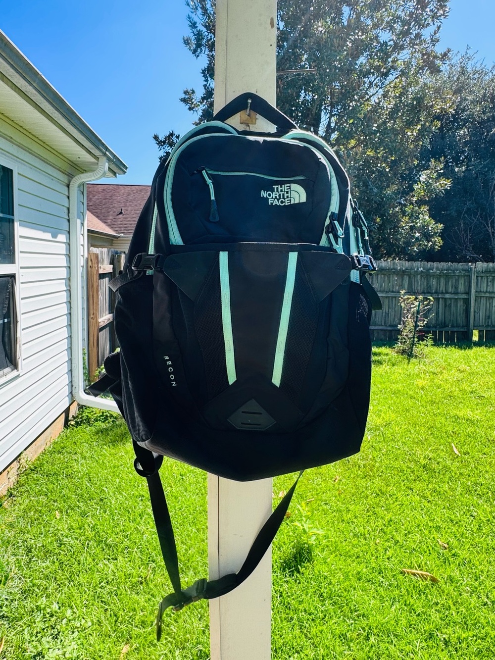 The NORTH FACE Recon Flexvent Back Pack with Mint Accents